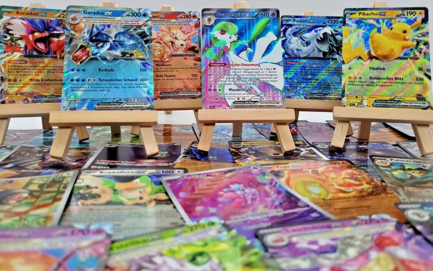 Pokemon Geschenk Set: 5x zufällige EX Karten aus Karmesin & Purpur Deutsch1